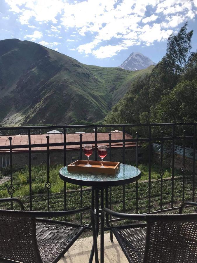 Hotel Crystal Kazbegi Esterno foto