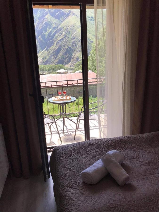 Hotel Crystal Kazbegi Esterno foto