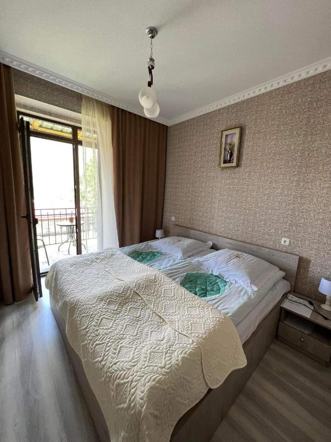 Hotel Crystal Kazbegi Esterno foto